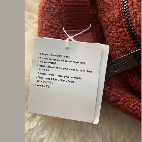 LULULEMON CITY ADVENTURER 🎒MINI SHERPA FLEECE 10L - Picture 7 of 9